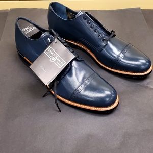 The Stacy Adams Madison Cap Toe Oxford  Shoe Size 9.5